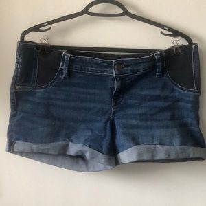 Isabel maternity shorts